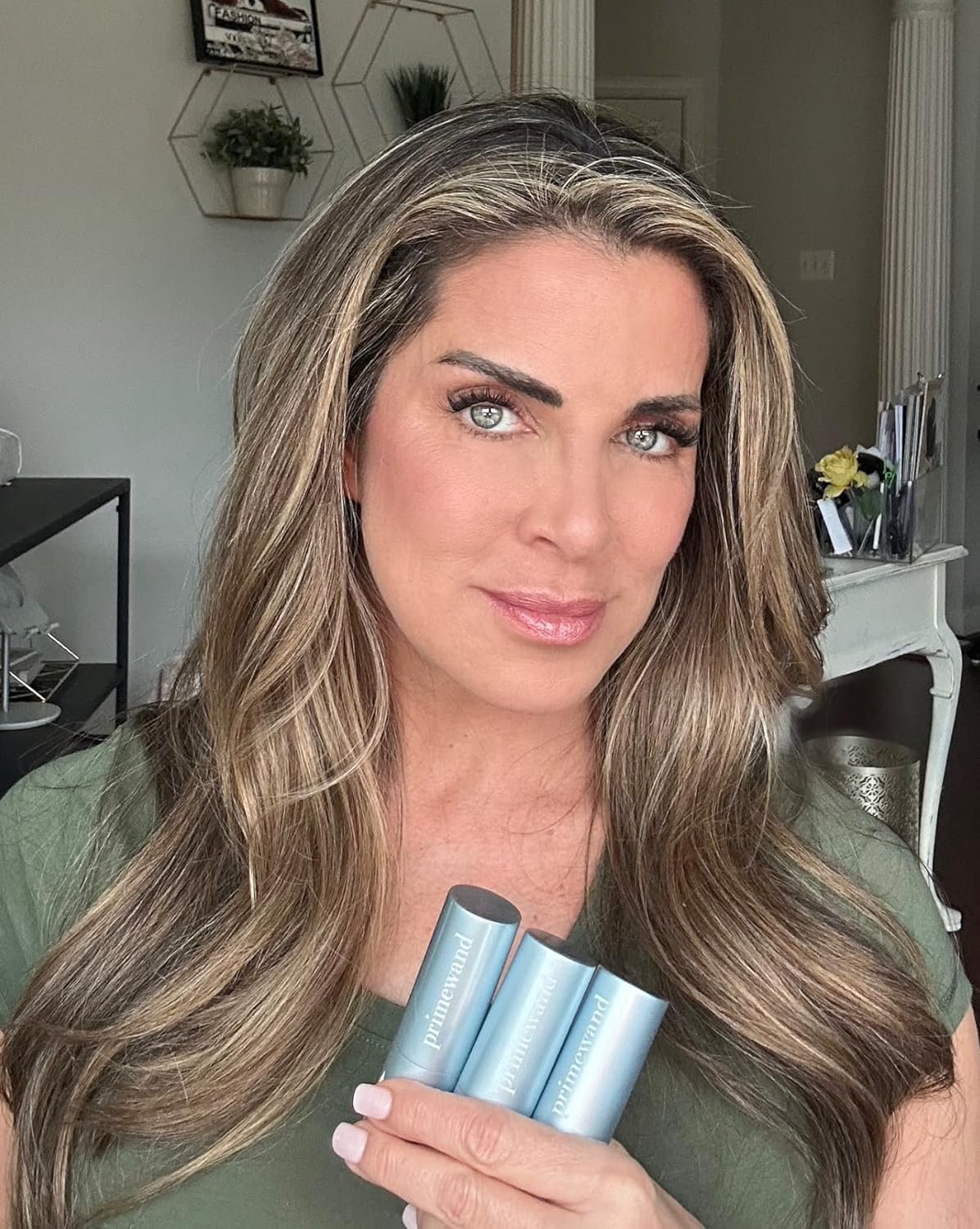 PrimeWand Nourish – Stunning & Natural Pro-Age Makeup Moisturizing Makeup Stick for Mature Women – Silky Feel, Non-sticky Hydration (Nourish)