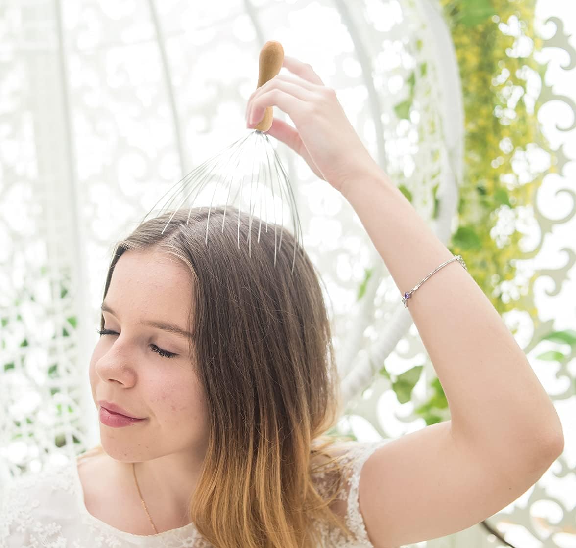 USAGA 32 Fingers Head Massager, Head Scratcher Scalp Massager for Scalp Body Relaxing Wood Handle (1 Pack)