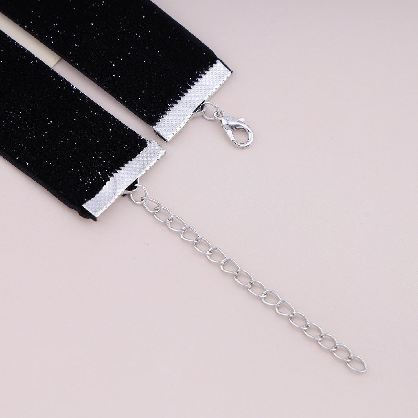 Black Velvet Choker Necklace Goth Balck Spider Dark Neckalce Punk Spider Velvet Suede Neckalce Dark Spider Pendant Necklace Jewelry for Women and Girls Gifts