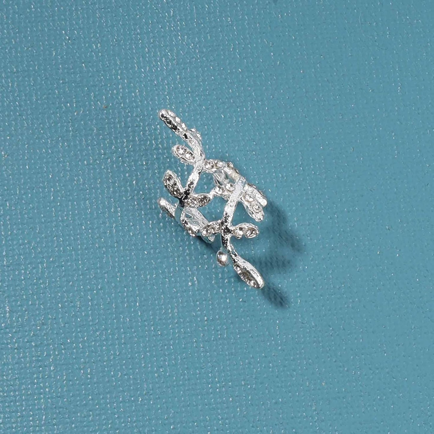 Boho Cz Leaf Ear Cuff Earrings Silver Ear Crawler Earrings Paved Rhinestone Cartilage Cuff Earrings Non Piercing Ear Cuff Wrap Earrings Jewelry for Women and Girls Gifts