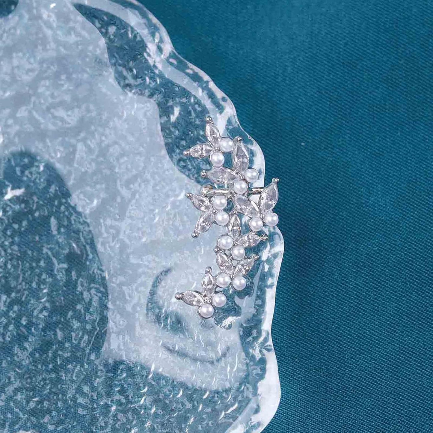 Vintage Crystal Pearl Ear Cuff Earrings Rhinestone Butterfly Cuff Wrap Earrings Cz Butterfly Ear Climber Cuff Earrings Silver Pearl Cz Non Piercing Earring Jewelry for Women(Left)