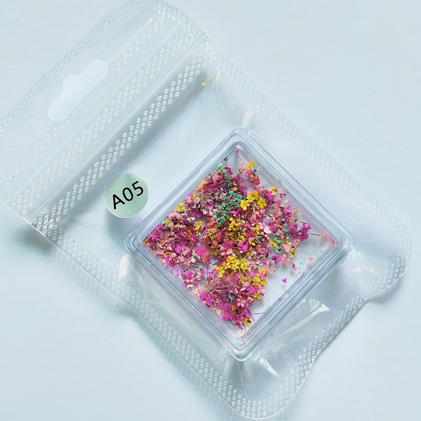 1 Box of Dried Flower Nail Stickers, Colored Dried Flower Nail Stickers, mini Real Flowers, Natural Flowers, 3D Baby's Breath Floral Art, Ladies and Girls DIY Nail Art Decoration